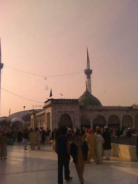 Preprations For Data Ganj Bakhsh Urs Mubarak 2010 Photo 002.jpg